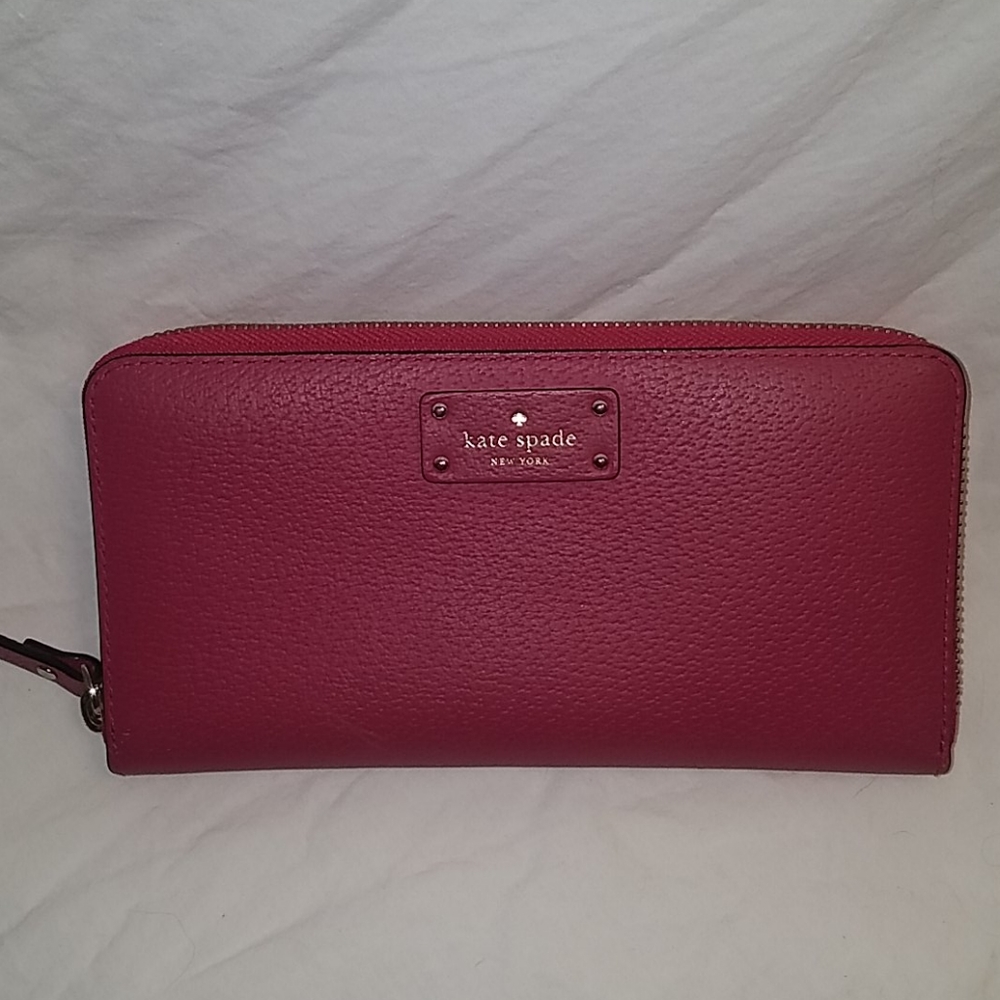 Kate Spade  Grand Street Neda wallet

Fushia/Pink